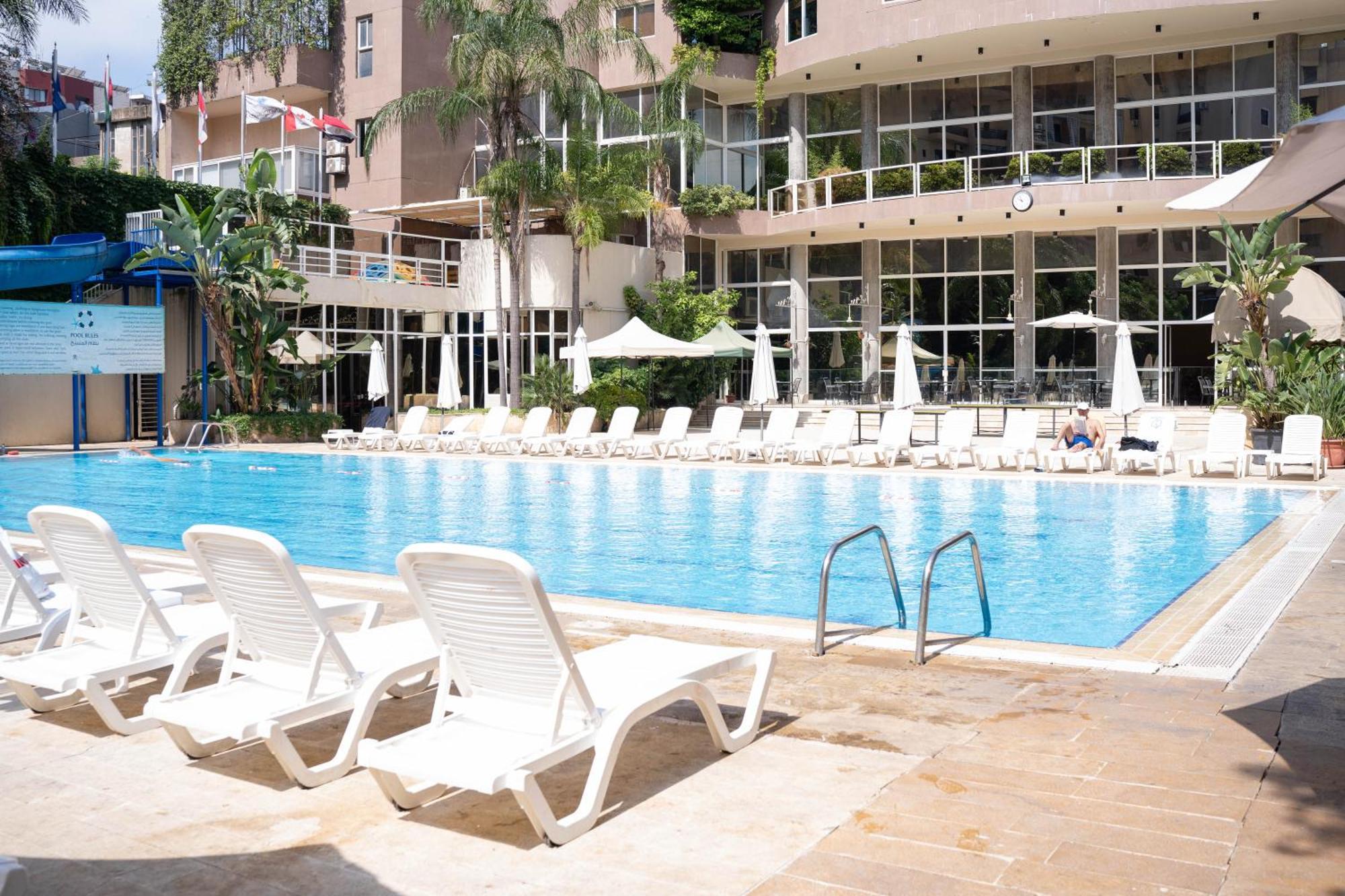 Cosmopolitan Hotel Бейрут Екстериор снимка