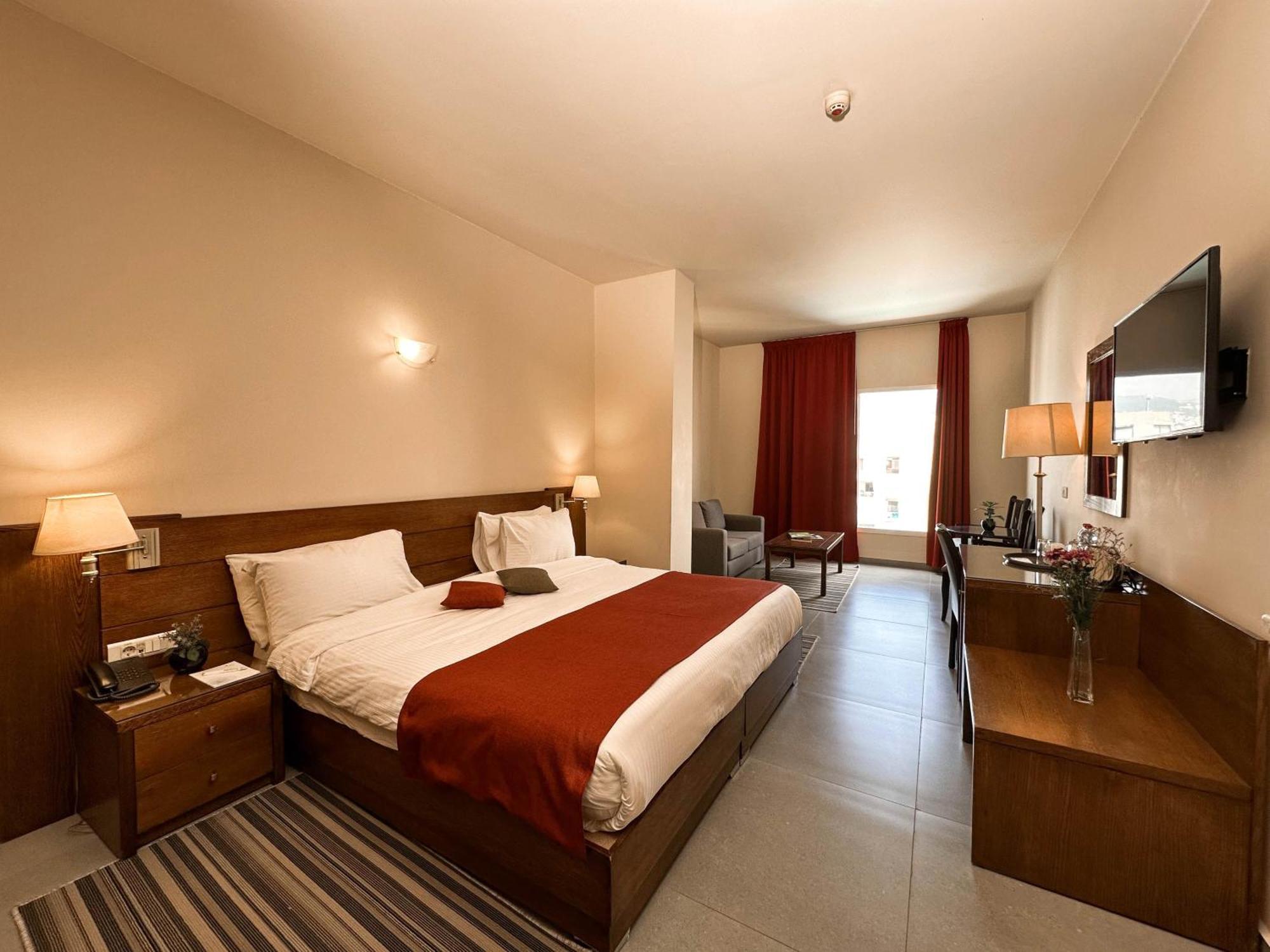 Cosmopolitan Hotel Бейрут Екстериор снимка